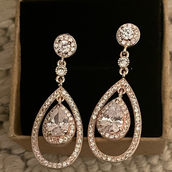 KENDRA SCOTT drop earrings ✨✨✨✨💎 - Picture 1 of 3